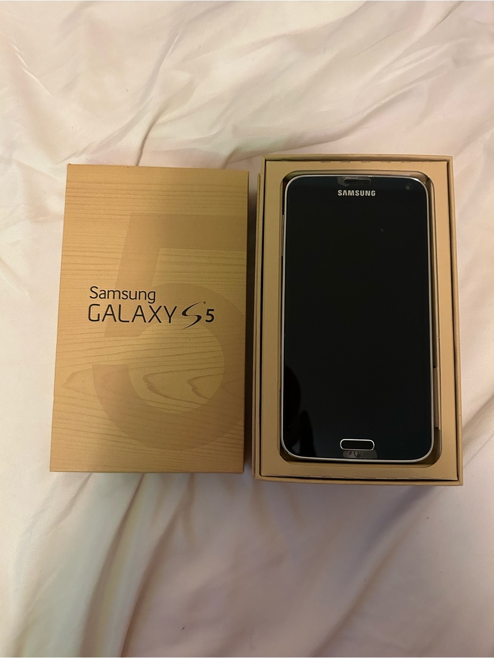 Samsung Galaxy S5 Smartphone - Black with Silver Trim